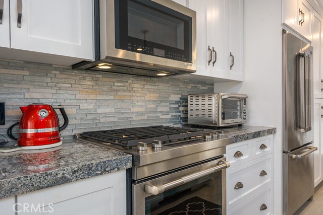 4073 Aladdin Drive, Huntington Beach CA: https://media.crmls.org/medias/1776f359-eee2-48dd-9d9b-54a3b99fea8d.jpg