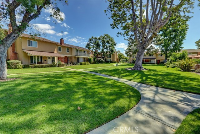 17077 Los Modelos Street, Fountain Valley CA: https://media.crmls.org/medias/177789c9-1bde-4e3c-9763-1f1ece6af282.jpg