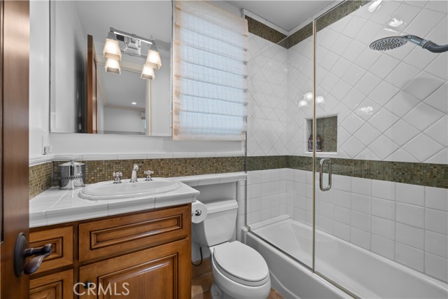114 N Ardmore Avenue, Manhattan Beach CA: https://media.crmls.org/medias/17793b07-5a95-41e5-a74e-ec8ef7139e2b.jpg