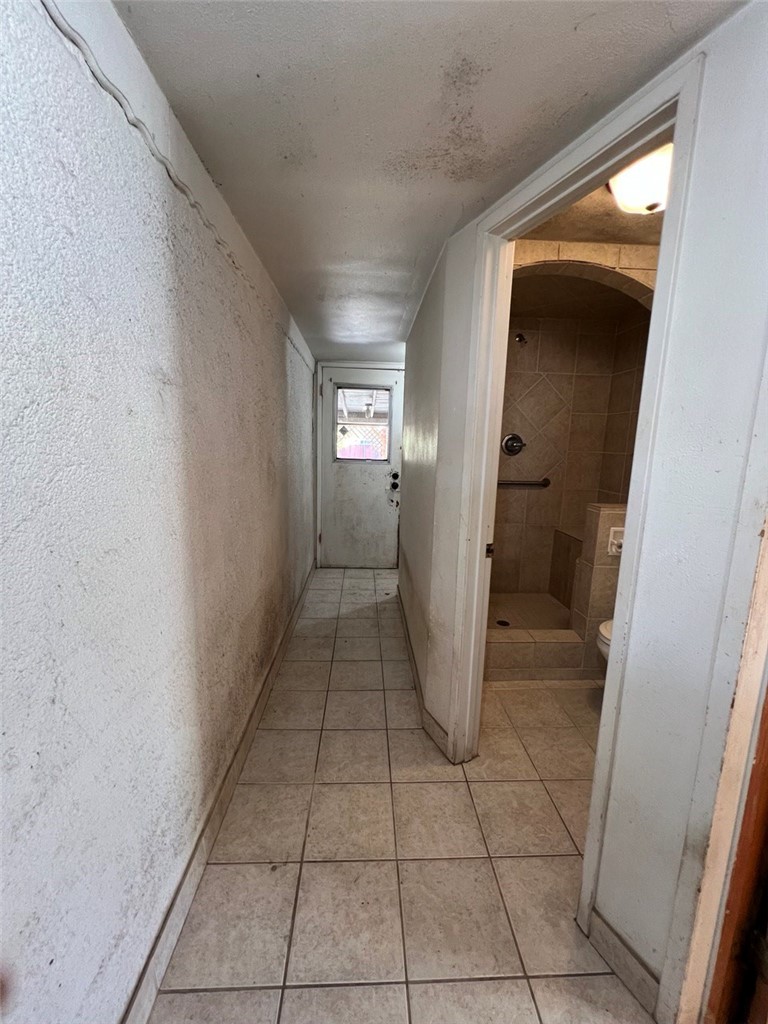 615 Decatur Street, Bakersfield, California 93308, 3 Bedrooms Bedrooms, ,2 BathroomsBathrooms,Single Family Residence,For Sale,Decatur,FR25050800