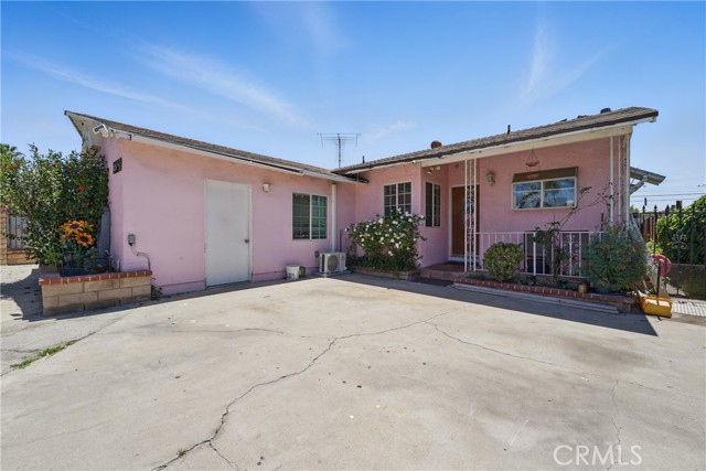 Detail Gallery Image 2 of 50 For 14276 Aztec St, Sylmar,  CA 91342 - 5 Beds | 4 Baths