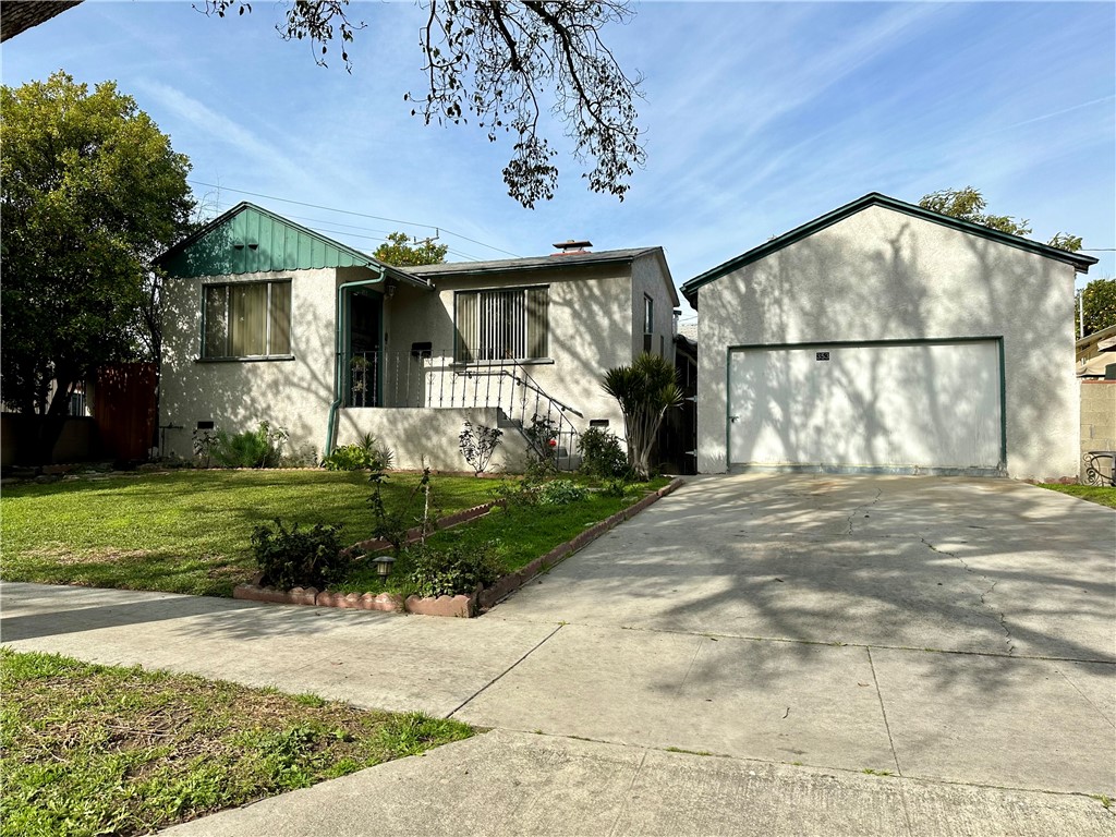 This Family home features 2 Bedrooms, 1 bathroom, with 1,092 Sq. ft. of living space and 4,620 Sq. ft. Lot Size. Home offers an Open floor plan with separate living room and dining room. Conveniently located near Schools and near Freeway access. First time on the Market in over 52 Years!
Will not Last.