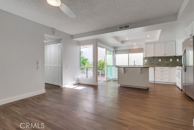 Detail Gallery Image 16 of 75 For 7030 Seawind Drive, Long Beach,  CA 90803 - 4 Beds | 3 Baths