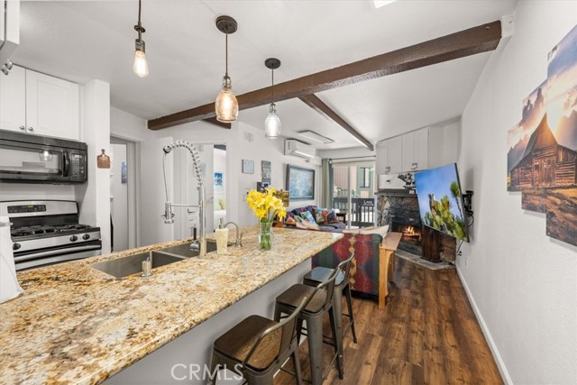 Detail Gallery Image 4 of 24 For 760 Blue Jay #1,  Big Bear Lake,  CA 92315 - 3 Beds | 3 Baths