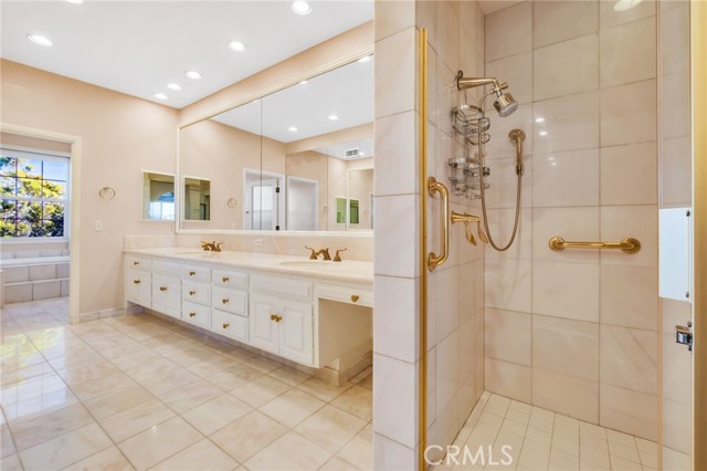 Detail Gallery Image 39 of 59 For 12305 Ridge, Los Angeles,  CA 90049 - 2 Beds | 2/1 Baths