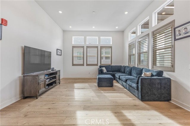 Detail Gallery Image 3 of 26 For 27227 Diamond Peak Ln #302,  Valencia,  CA 91381 - 4 Beds | 3/1 Baths