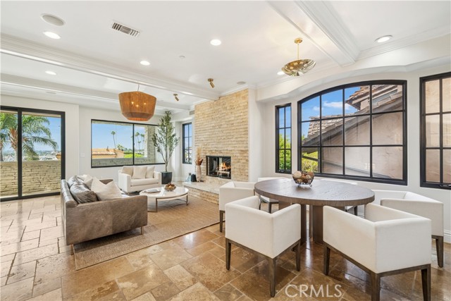 312 Carnation Avenue, Corona del Mar CA: https://media.crmls.org/medias/17808275-53d3-40ab-8b2a-f1d69466e083.jpg
