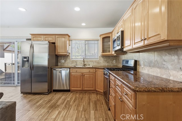 Detail Gallery Image 8 of 31 For 22639 Calvert St #F,  Woodland Hills,  CA 91367 - 1 Beds | 1 Baths