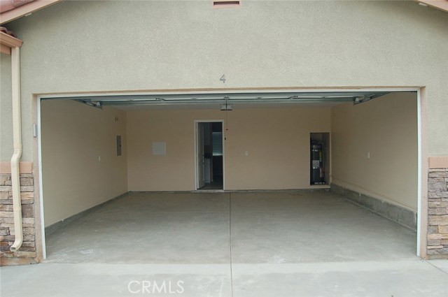102 S Date Avenue, Rialto CA: https://media.crmls.org/medias/17826117-3783-46da-b7d4-de6947fa34ec.jpg
