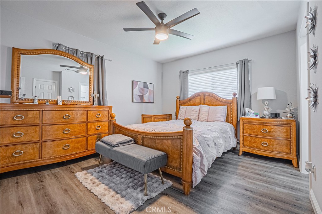 https://media.crmls.org/medias/1782bed5-64d7-42f7-8bd1-2b45e16cfc55.jpg?preset=X-Large