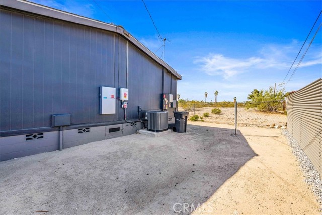 6293 Mojave Avenue, 29 Palms CA: https://media.crmls.org/medias/1782d390-7ac8-435d-9d17-649baa215e2c.jpg
