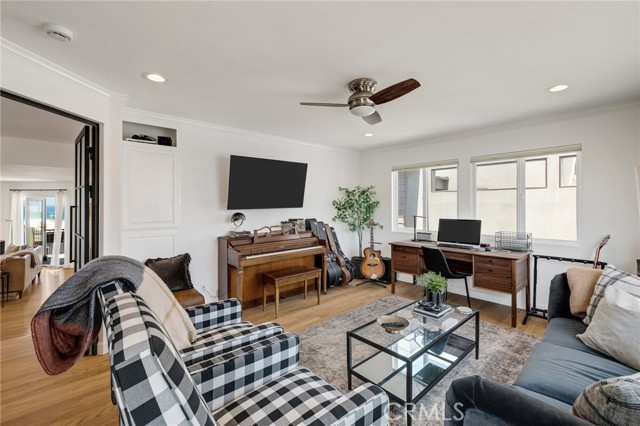 1111 Manhattan Ave, Hermosa Beach CA: https://media.crmls.org/medias/17830244-666a-47b4-a8ac-9162d2fb7994.jpg