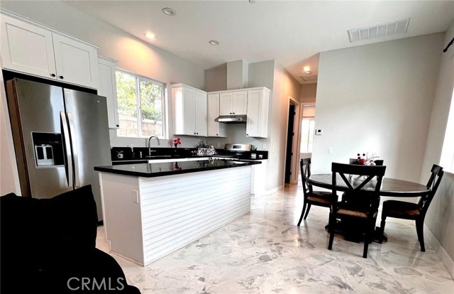1204 Arbenz Circle, Corona CA: https://media.crmls.org/medias/17832bcf-f15e-4fa2-90aa-6a8ce224e375.jpg