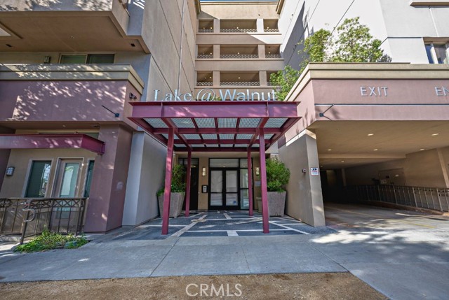 Detail Gallery Image 3 of 37 For 931 E Walnut St #101,  Pasadena,  CA 91106 - 2 Beds | 2/1 Baths