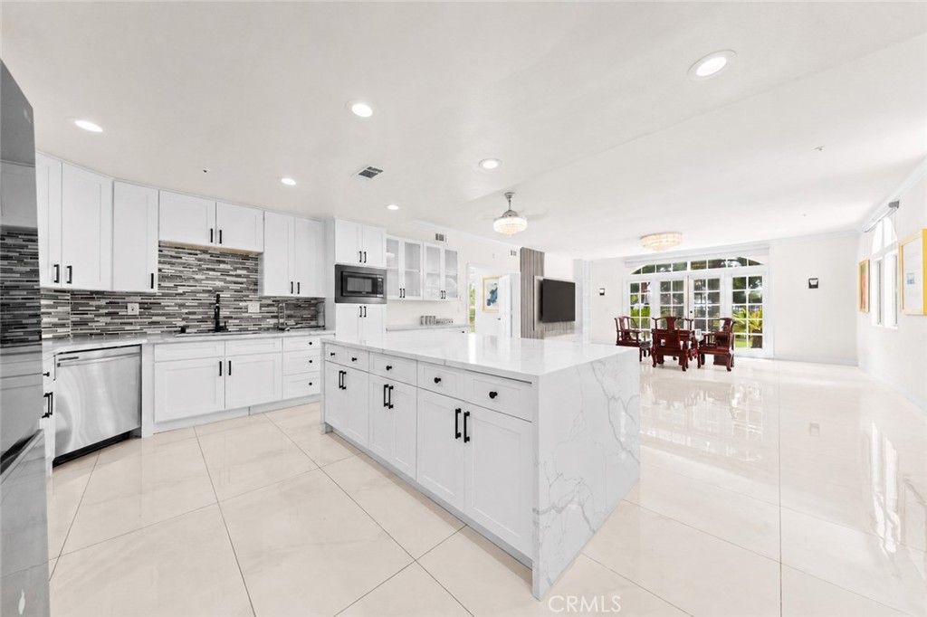 MLS #OC26130929 image #9