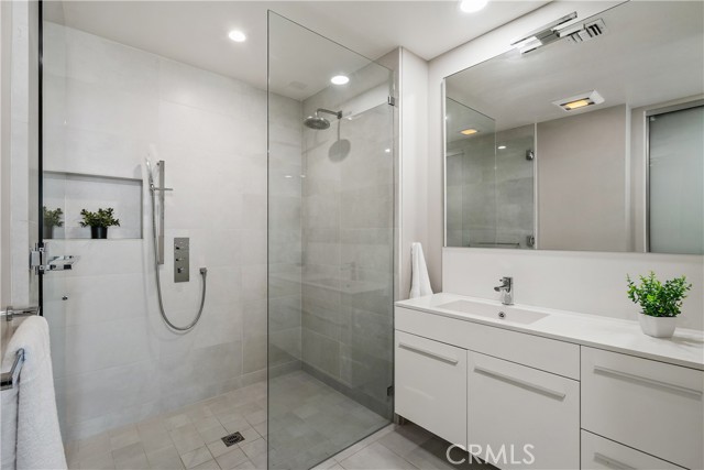 Detail Gallery Image 14 of 24 For 432 N Oakhurst Dr #503,  Beverly Hills,  CA 90210 - 2 Beds | 2/1 Baths
