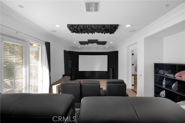 Detail Gallery Image 32 of 61 For 21331 Balerma Ln, Huntington Beach,  CA 92648 - 4 Beds | 3/1 Baths