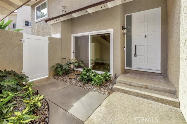 Detail Gallery Image 3 of 29 For 2773 Vista Umbrosa, Newport Beach,  CA 92660 - 3 Beds | 2/1 Baths