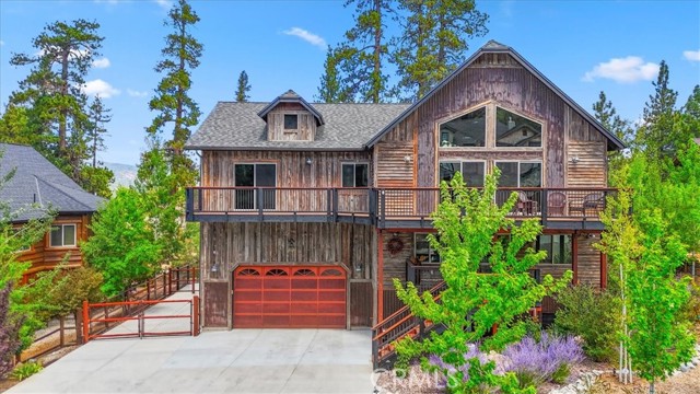 Detail Gallery Image 2 of 45 For 40944 Seneca Trl, Big Bear Lake,  CA 92315 - 4 Beds | 3 Baths