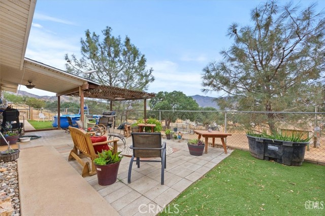 21564 Pine Tree Road, Caliente CA: https://media.crmls.org/medias/1784767f-37e4-4ad3-b11d-ff743a3368e0.jpg