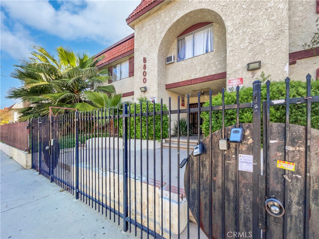 8800 Cedros Avenue #209