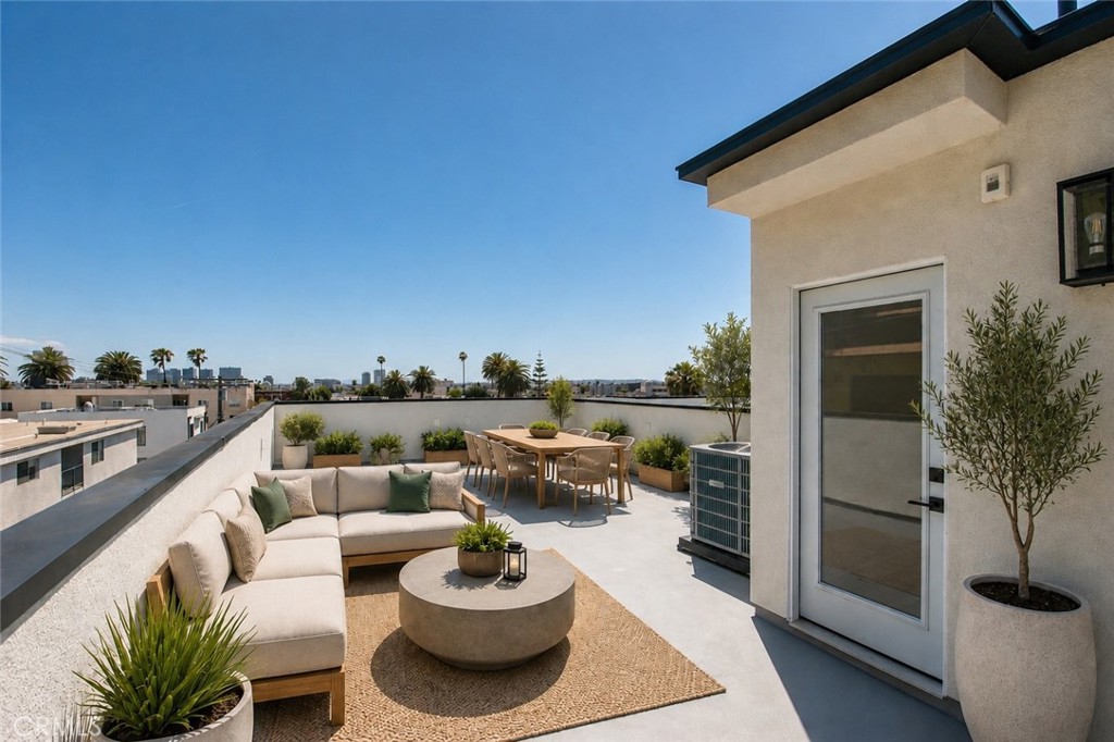 540 N Serrano Avenue