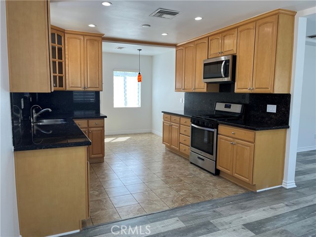 7860 Wentworth Street, Sunland CA: https://media.crmls.org/medias/17872db7-679b-444f-bbff-883bd84ce330.jpg