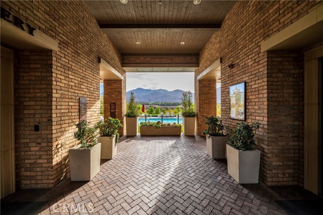 11298 Finders Court, Corona CA: https://media.crmls.org/medias/17876887-c41a-4de7-93c3-d241e6087f85.jpg