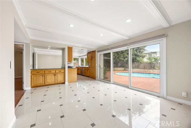 Detail Gallery Image 13 of 29 For 5308 Oxford Dr, Cypress,  CA 90630 - 4 Beds | 3 Baths