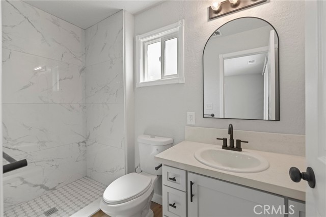 211 E Grangeville Boulevard, Hanford CA: https://media.crmls.org/medias/17886072-9fb0-49ee-bbae-f9e438c5dea2.jpg
