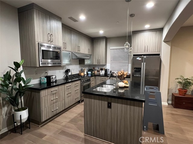 Detail Gallery Image 4 of 12 For 236 Firefly, Irvine,  CA 92618 - 3 Beds | 2/1 Baths