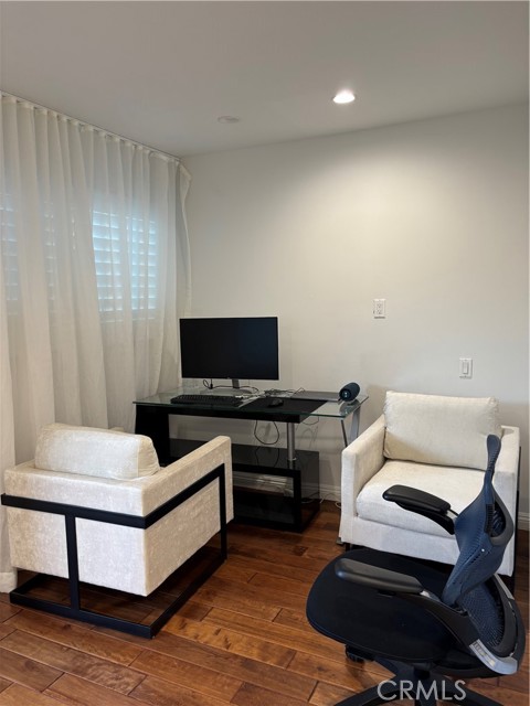 5533 Edward E Horton Lane, Encino CA: https://media.crmls.org/medias/1789b9ed-9ddf-4ee6-abb8-97488b88cac7.jpg