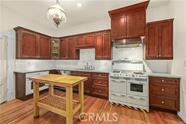 https://media.crmls.org/medias/1789e86d-261c-46d1-bc9c-062b78db90d1.jpg?preset=X-Large