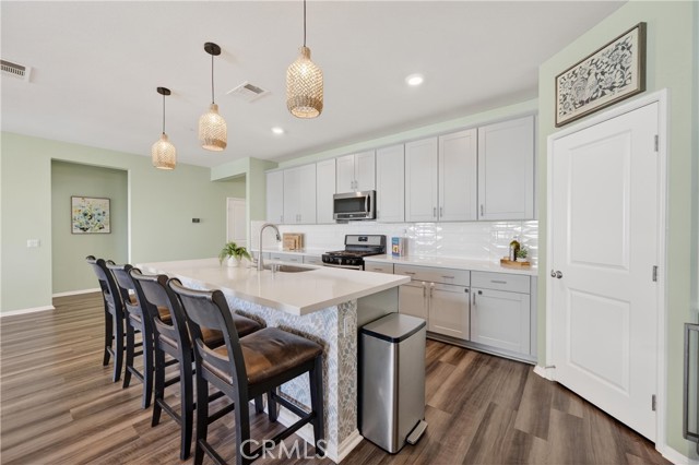 Detail Gallery Image 4 of 24 For 9669 Jurupa Dr, Riverside,  CA 92503 - 4 Beds | 2 Baths