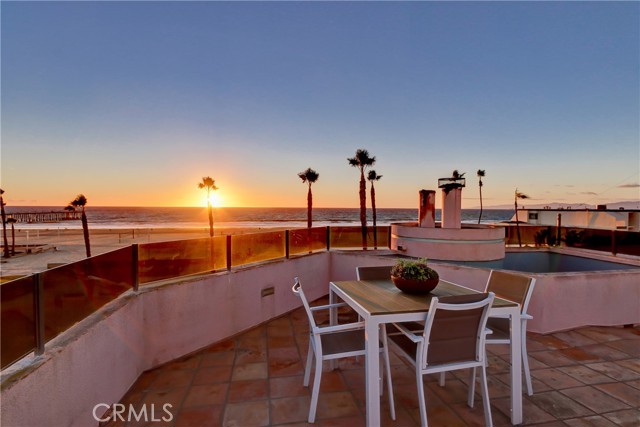 38 15th Street, Hermosa Beach, California 90254, 4 Bedrooms Bedrooms, ,3 BathroomsBathrooms,Residential,Sold,15th,SB22234802