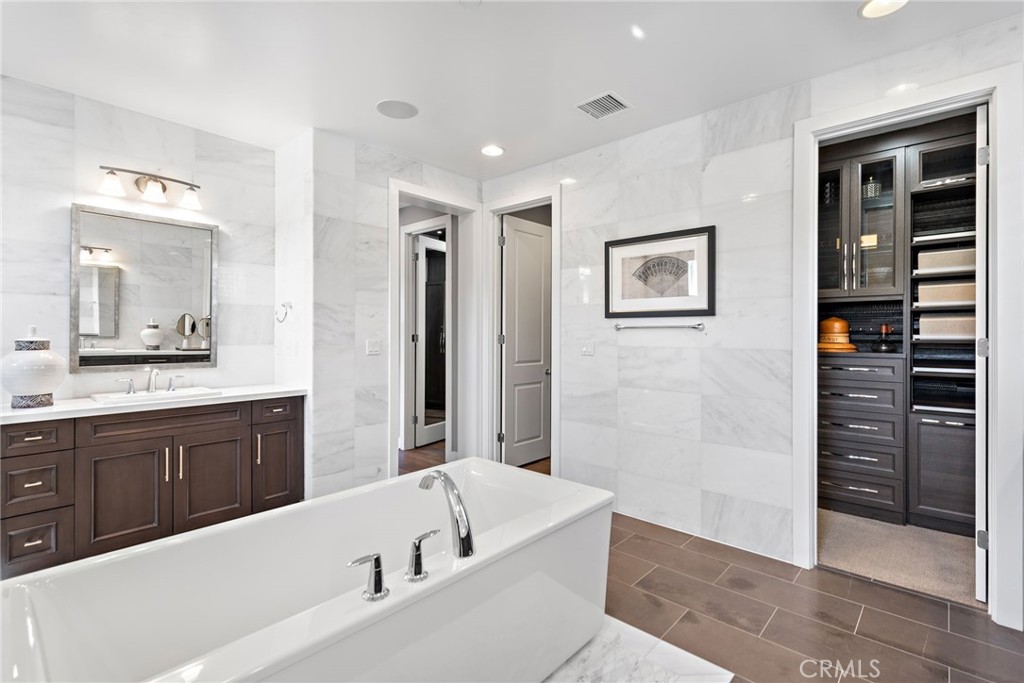 178b7f6c C2e9 463d 8325 B3e431f327e1