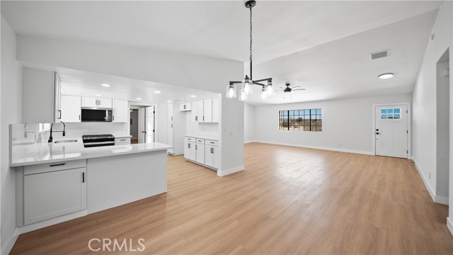 Detail Gallery Image 5 of 11 For 63625 Uranium Rd, Joshua Tree,  CA 92252 - 4 Beds | 3 Baths