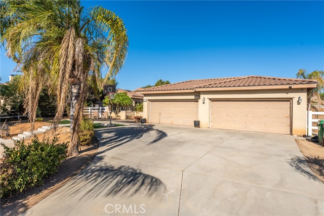 Detail Gallery Image 3 of 39 For 16948 Edge Gate Dr, Riverside,  CA 92504 - 3 Beds | 4 Baths