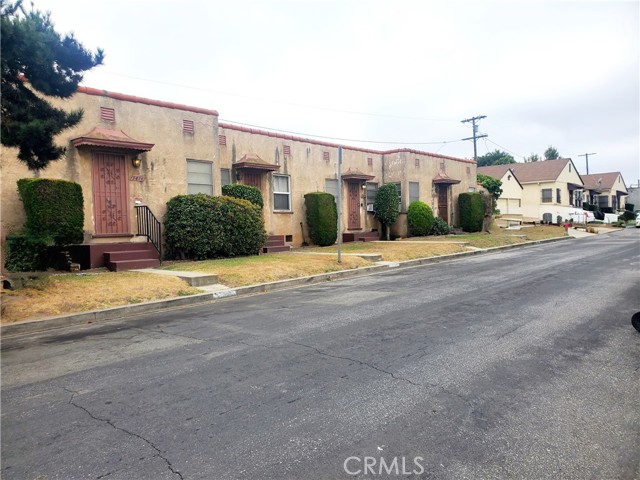 Detail Gallery Image 2 of 3 For 3420 W 78th, Hyde Park,  CA 90043 - – Beds | – Baths