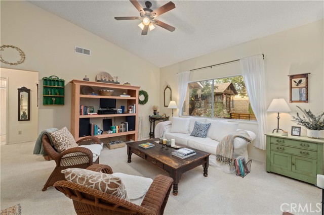 Detail Gallery Image 6 of 27 For 39330 Gainsborough Dr, Palmdale,  CA 93551 - 3 Beds | 2 Baths