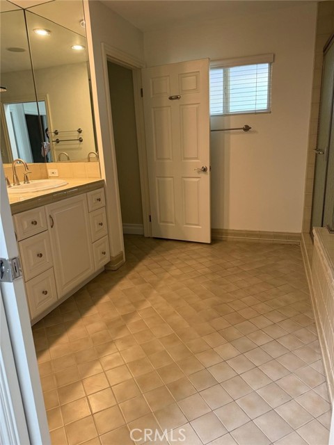 5403 Oakdale Avenue, Woodland Hills CA: https://media.crmls.org/medias/178edb2a-bfc0-4216-ac08-e2e3e7cfb4dc.jpg