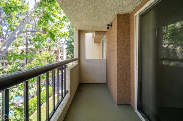 5510 Owensmouth Avenue, 327 photo 2