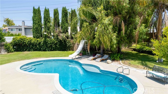 21101 Rosedell Drive, Saugus CA: https://media.crmls.org/medias/178ffc6f-c31e-4f2b-87b2-b4db71b52020.jpg