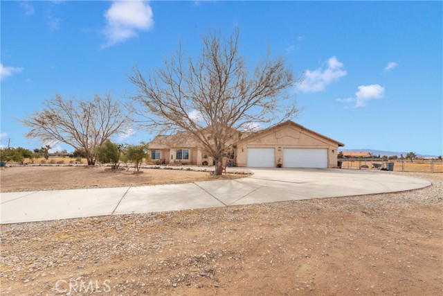 Detail Gallery Image 4 of 49 For 10776 Joshua St, Oak Hills,  CA 92344 - 3 Beds | 2 Baths