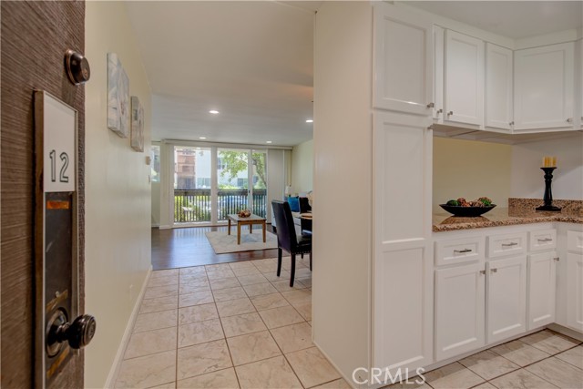 Detail Gallery Image 4 of 30 For 5901 Canterbury Dr #12,  Culver City,  CA 90230 - 2 Beds | 2 Baths