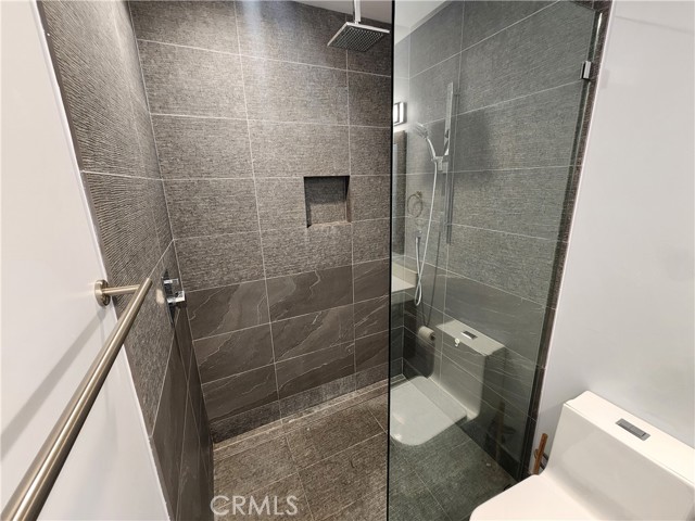 Detail Gallery Image 11 of 29 For 6848 Encino, Encino,  CA 91406 - 3 Beds | 3 Baths