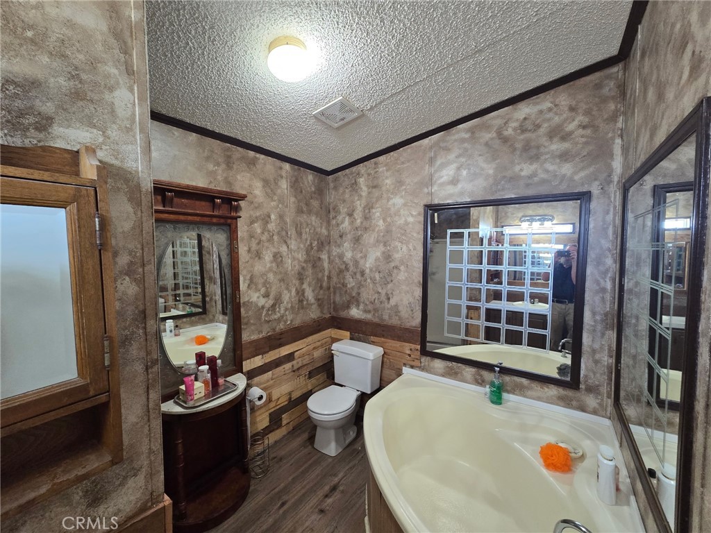 https://media.crmls.org/medias/1790f8f9-d4ae-4d82-a536-2d3b7227a5ac.jpg?preset=X-Large