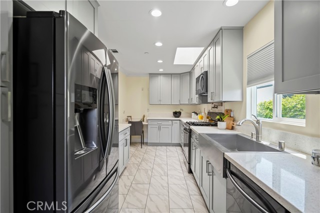6475 Randi Avenue, Woodland Hills CA: https://media.crmls.org/medias/1791259d-e271-468b-bff0-4b6e41fd7d01.jpg