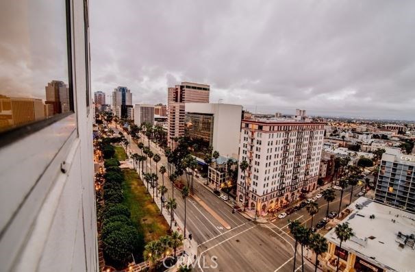 525 E Seaside Way 1702 Long Beach, California Beautiful one bedroom home on the 17th floor with a commanding view of the city skyline. This is a fabulous location with amazing community amenities, all within walking distance to the Beach and the Downtown night life. This unit has a separate laundry room with a stacked washer and dryer. The large bedroom is bright and airy, and includes lots of built-in storage. Tandem parking for two vehicles is included! Building also has ample guest parking for visitors. The unit is available from July 12th, 2020 to June 12th, 2021. It is fully furnished, and utilities are included, but there are absolutely no pets allowed.
