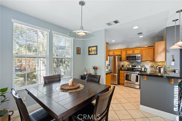 Detail Gallery Image 10 of 27 For 24120 Victoria #47,  Valencia,  CA 91355 - 2 Beds | 2 Baths